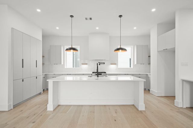 319 N Nagle Street, Houston, TX 77003