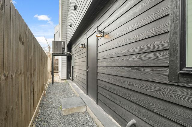 319 N Nagle Street, Houston, TX 77003