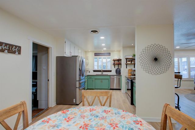 1748 Mulberry Way, Hughson, CA 95326