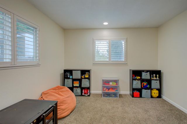 1748 Mulberry Way, Hughson, CA 95326