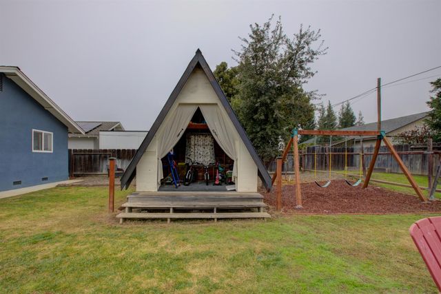 1748 Mulberry Way, Hughson, CA 95326