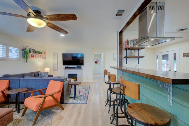 1748 Mulberry Way, Hughson, CA 95326