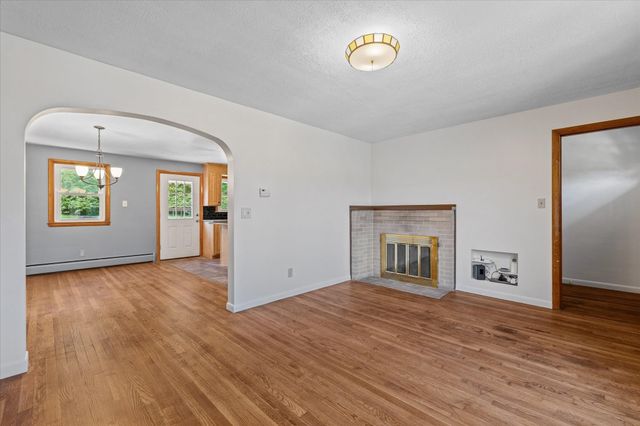 34 Evelyn St, Worcester, MA 01607