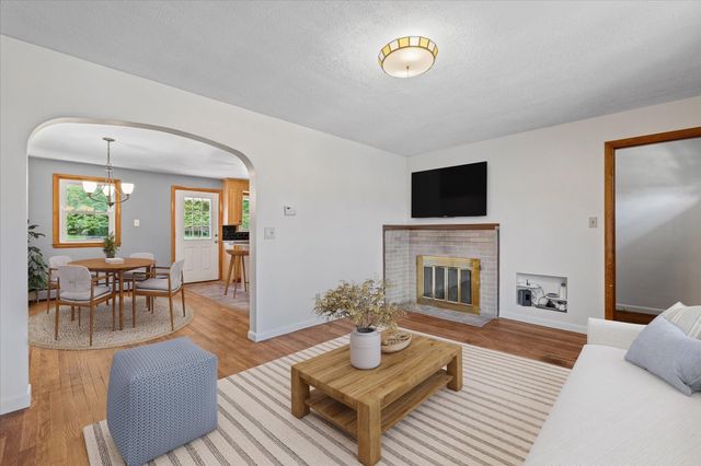 34 Evelyn St, Worcester, MA 01607