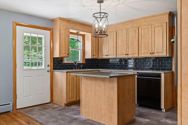 34 Evelyn St, Worcester, MA 01607