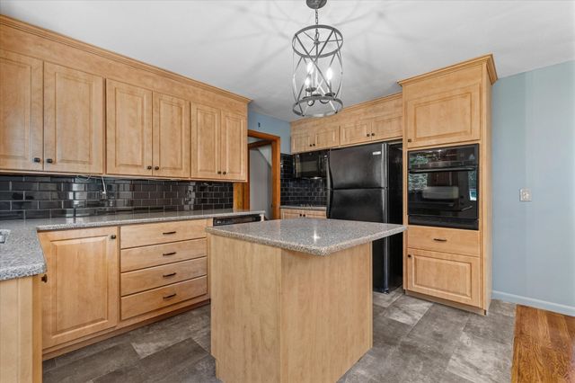 34 Evelyn St, Worcester, MA 01607