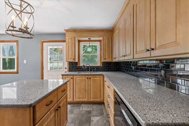 34 Evelyn St, Worcester, MA 01607