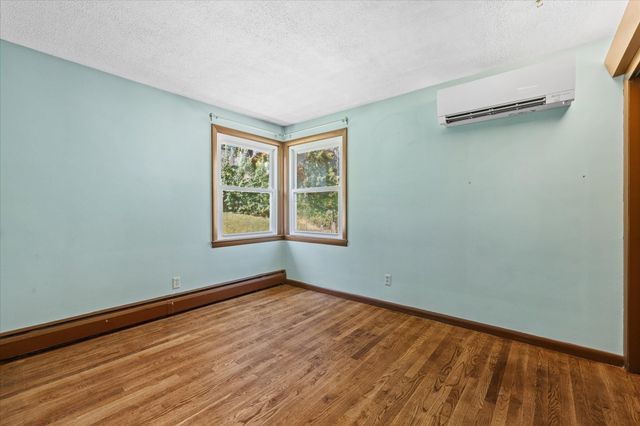 34 Evelyn St, Worcester, MA 01607