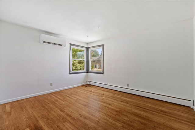 34 Evelyn St, Worcester, MA 01607