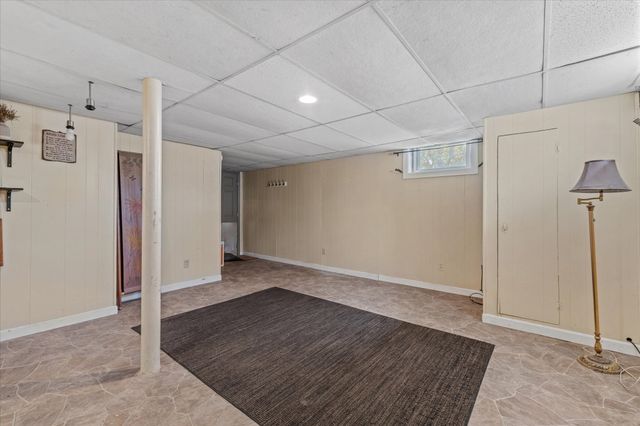 34 Evelyn St, Worcester, MA 01607