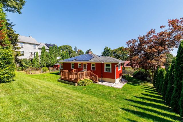 34 Evelyn St, Worcester, MA 01607