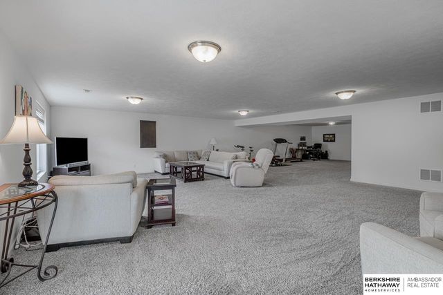 8919 N 171st Street, Bennington, NE 68007