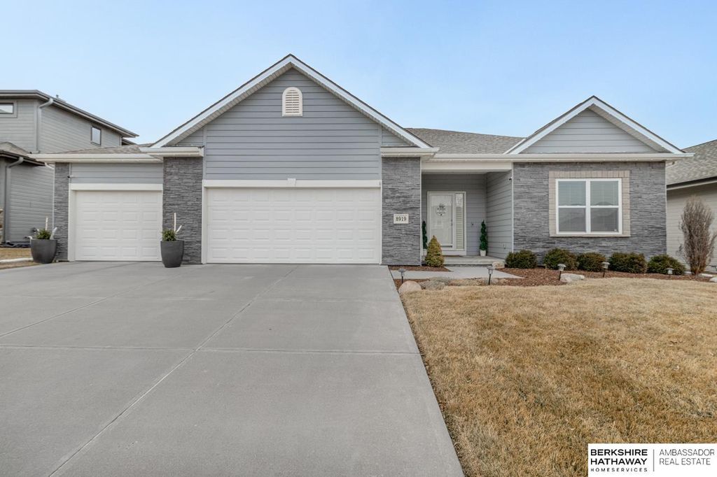 8919 N 171st Street, Bennington, NE 68007