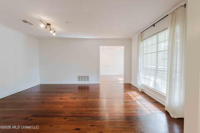 5355 Suffolk Drive, Jackson, MS 39211