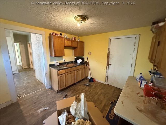 1327 Monroe Avenue, Huntington, WV 25704