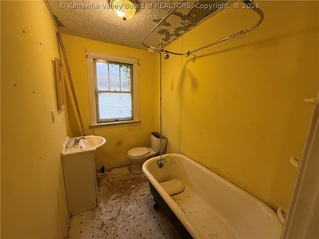 1327 Monroe Avenue, Huntington, WV 25704