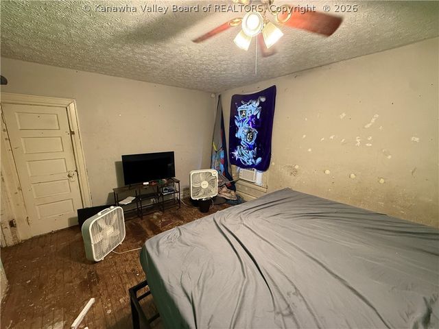 1327 Monroe Avenue, Huntington, WV 25704