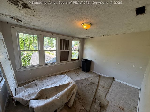 1327 Monroe Avenue, Huntington, WV 25704