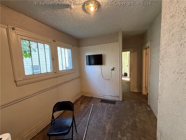 1327 Monroe Avenue, Huntington, WV 25704