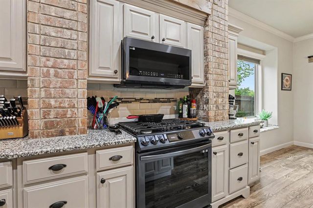 19521 Rambling Creek Drive, Edmond, OK 73012