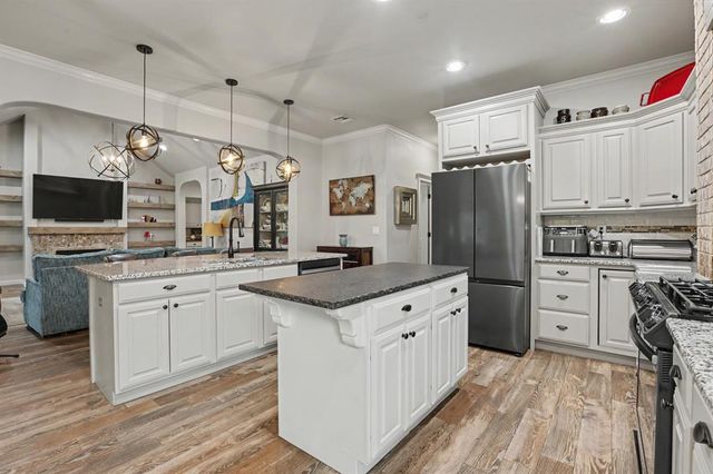 19521 Rambling Creek Drive, Edmond, OK 73012