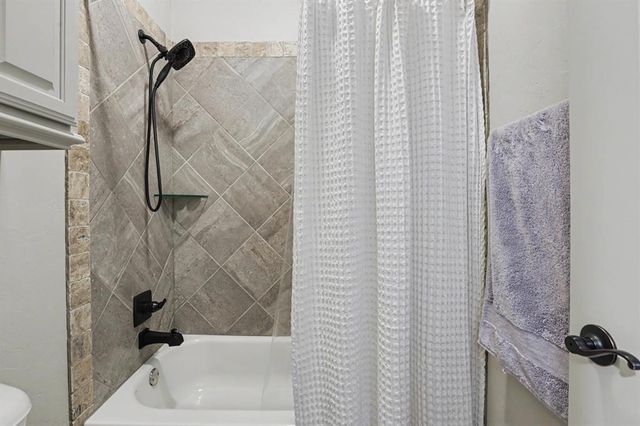 19521 Rambling Creek Drive, Edmond, OK 73012