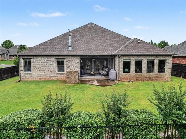 19521 Rambling Creek Drive, Edmond, OK 73012