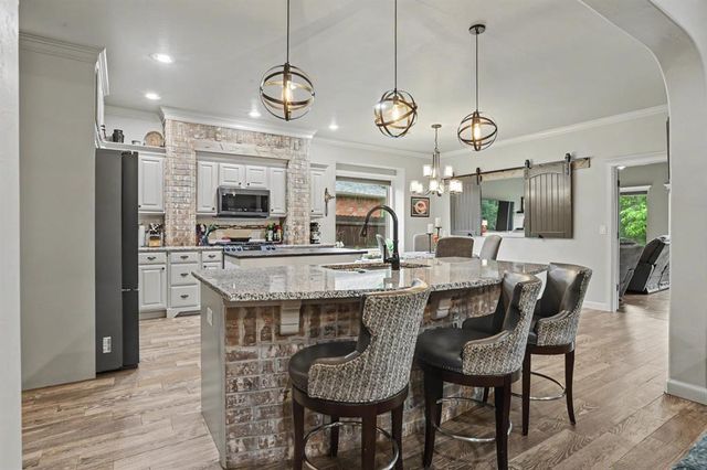 19521 Rambling Creek Drive, Edmond, OK 73012