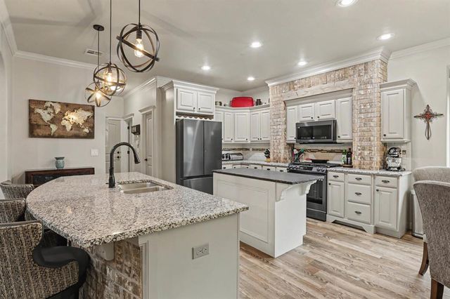 19521 Rambling Creek Drive, Edmond, OK 73012