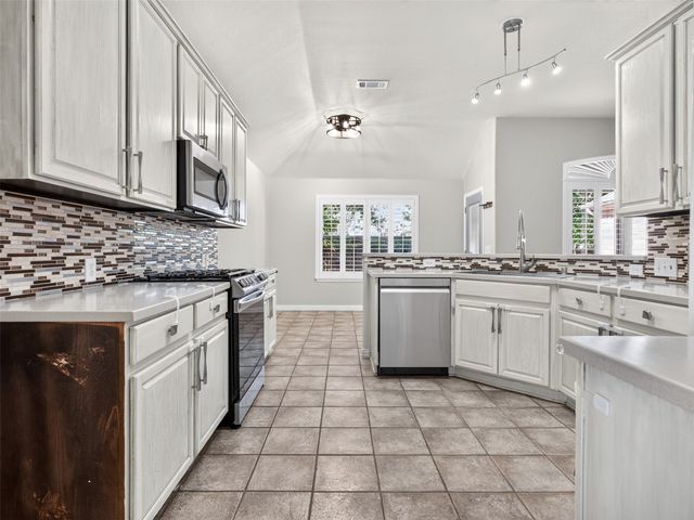 1049 Broken Spoke Drive, Little Elm, TX 75068