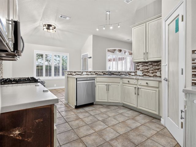 1049 Broken Spoke Drive, Little Elm, TX 75068