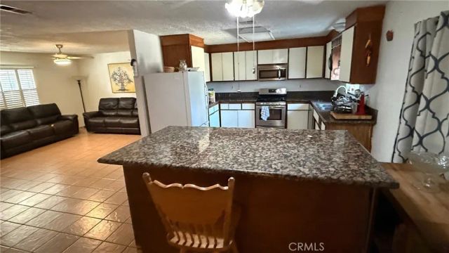 875 Wilson, Perris, CA 92571