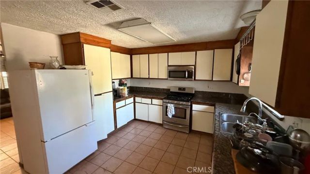 875 Wilson, Perris, CA 92571