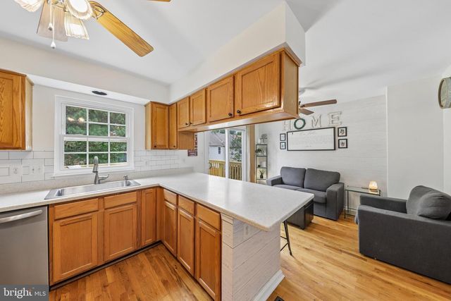 22076 MANNING SQ, Sterling, VA 20166