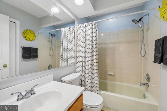 22076 MANNING SQ, Sterling, VA 20166