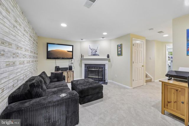 22076 MANNING SQ, Sterling, VA 20166