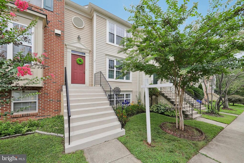 22076 MANNING SQ, Sterling, VA 20166