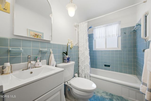 1933 Grecourt Drive, Toledo, OH 43615