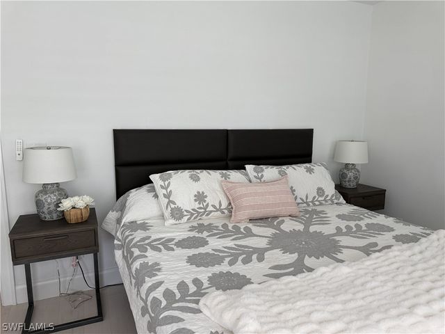 2830 Tiburon BLVD E 101, Naples, FL 34109