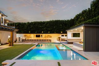 15321 Kingswood Lane, Sherman Oaks, CA 91403