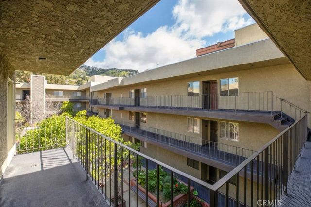 125 W Mountain Street 102, Glendale, CA 91202