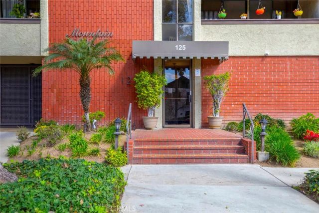 125 W Mountain Street 102, Glendale, CA 91202