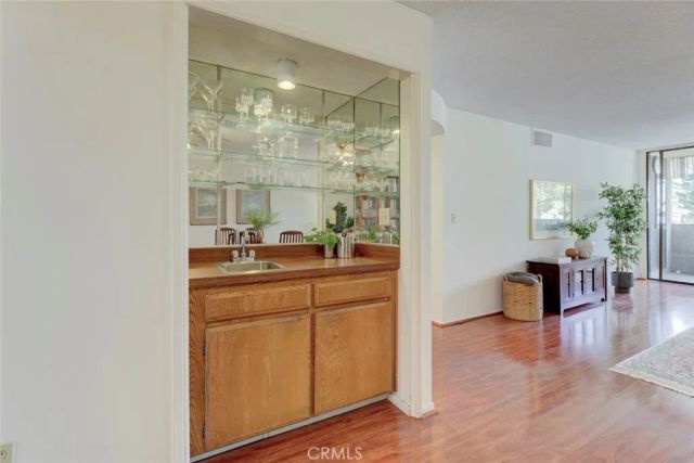 125 W Mountain Street 102, Glendale, CA 91202
