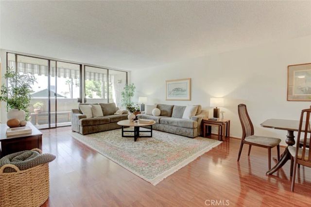 125 W Mountain Street 102, Glendale, CA 91202
