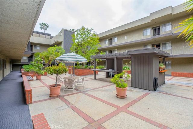 125 W Mountain Street 102, Glendale, CA 91202