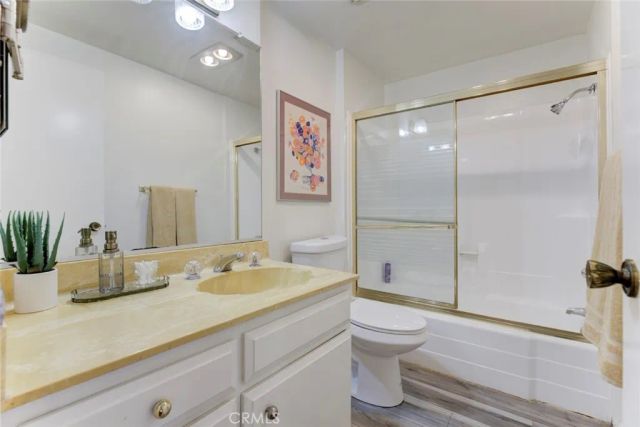 125 W Mountain Street 102, Glendale, CA 91202