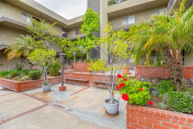 125 W Mountain Street 102, Glendale, CA 91202