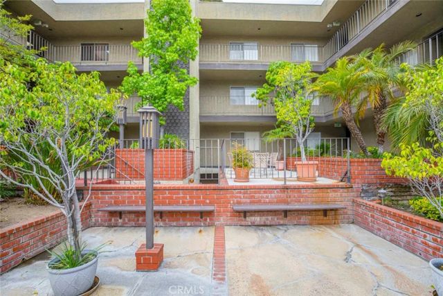 125 W Mountain Street 102, Glendale, CA 91202