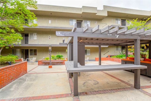 125 W Mountain Street 102, Glendale, CA 91202