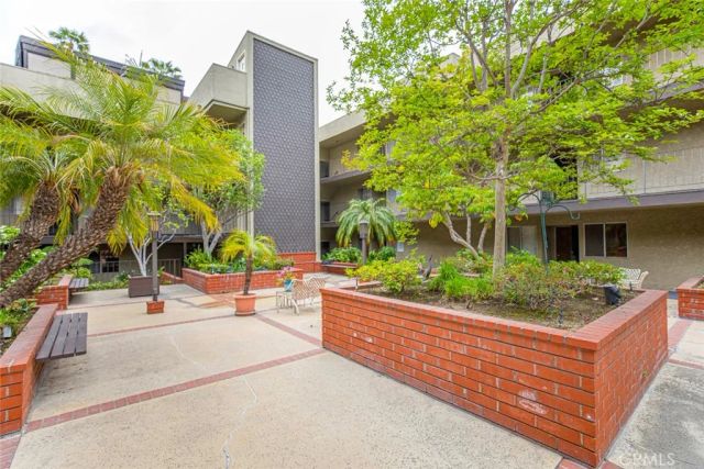 125 W Mountain Street 102, Glendale, CA 91202